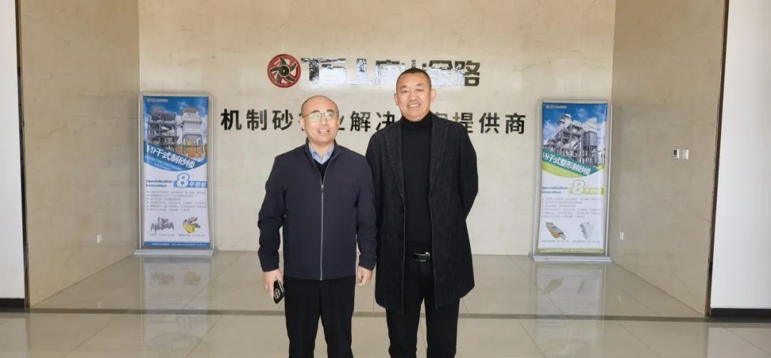 山東省砂石協(xié)會專職副秘書長陳文蒞臨唐山金路，考察特細砂制砂樓